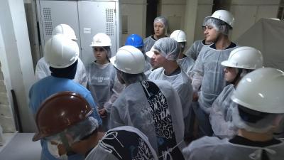Estudantes de Guaraniaçu visitam Moinho Coprossel e conhecem processo de industrialização do trigo